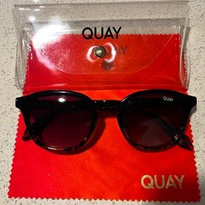 QUAY WOMEN'S WALK ON Round Sunglasses